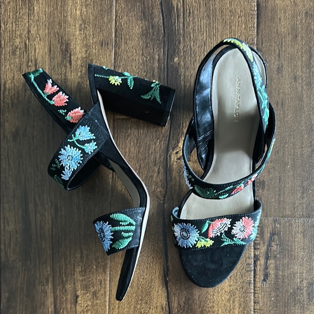 Ann Taylor Black Floral Embroidered Women's Sandals